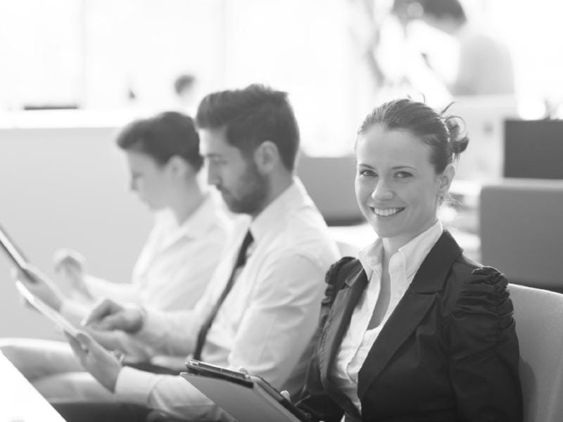 Zakelijke ondernemerssfeer in warme tonen bij professioneel fiscaal advies voor zelfstandigen en kmo-ondernemers